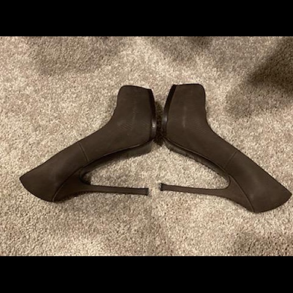 Authentic YSL Tribtoo Pumps Size 38 - Picture 5 of 8